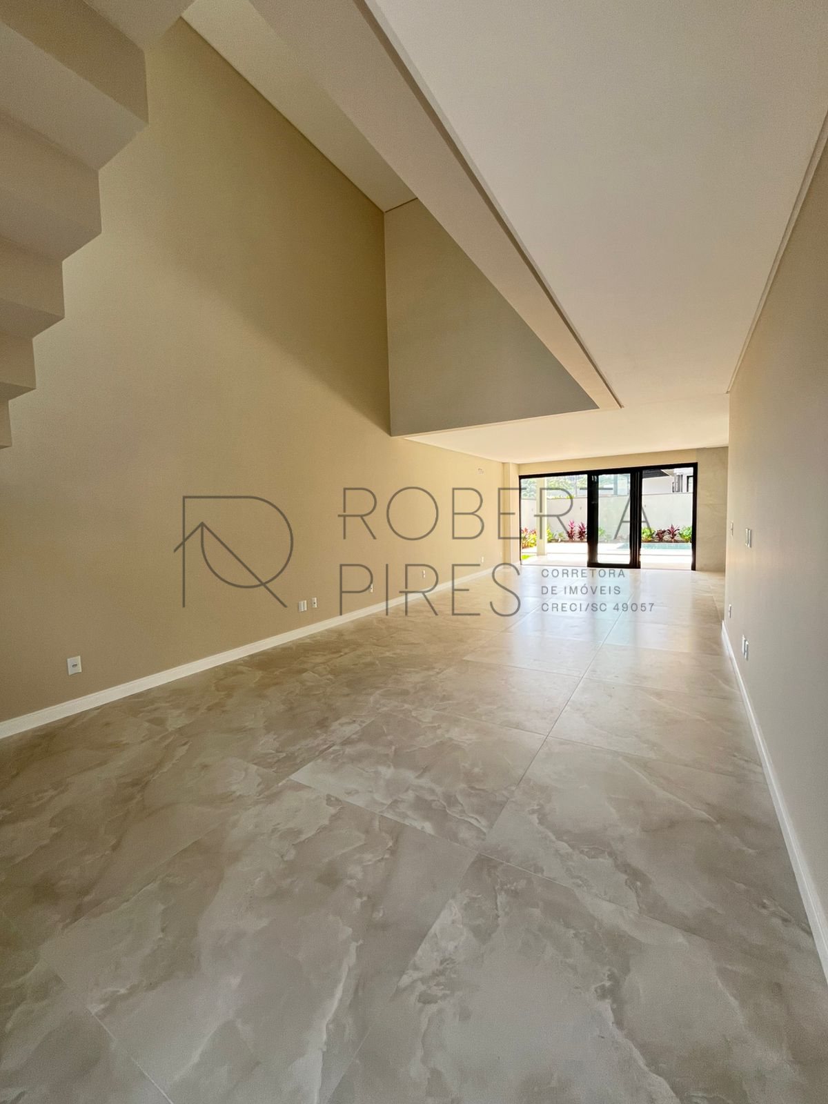 Casa alto padrão no condomínio Caledônia, Bairro Santa Regina. – foto 8