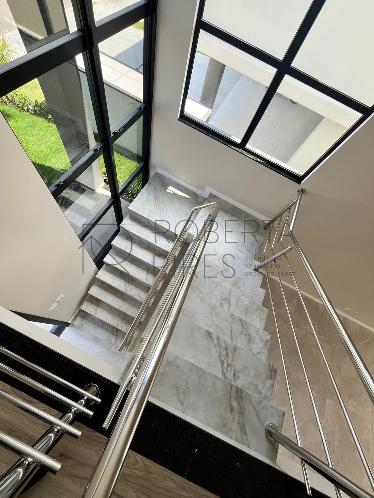 Casa alto padrão no condomínio Caledônia, Bairro Santa Regina. – foto 7