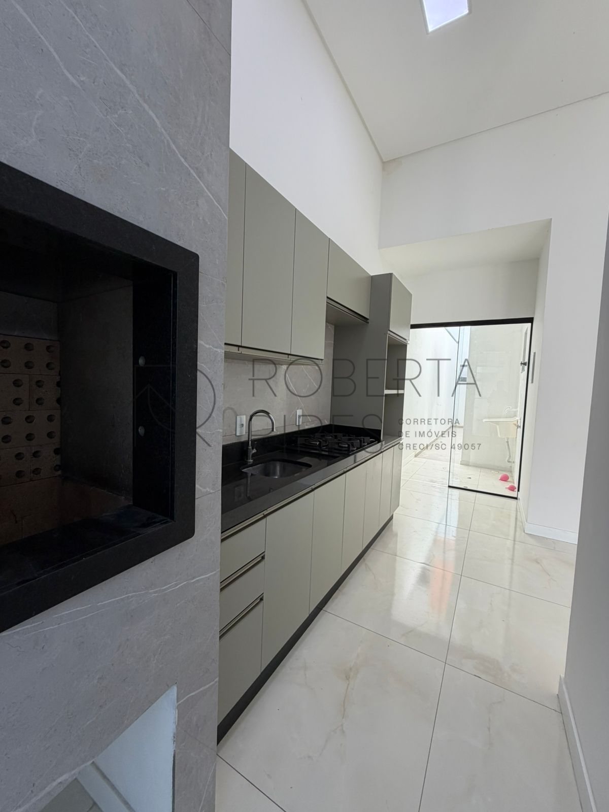 CASA TÉRREA À VENDA EM CAMBORIÚ – foto 2