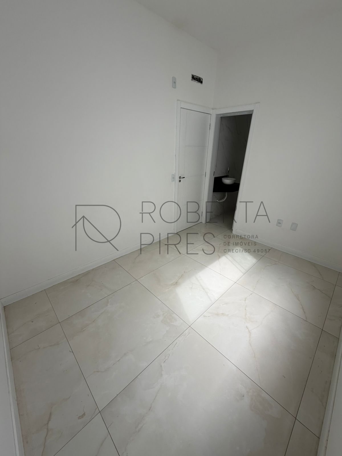 CASA TÉRREA À VENDA EM CAMBORIÚ – foto 11